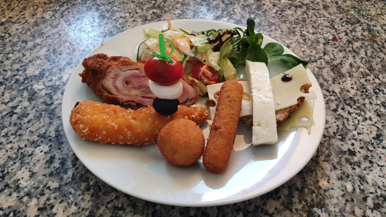 Pensiune Restaurant Ovidiu Valea lui Mihai Zewnętrze zdjęcie
